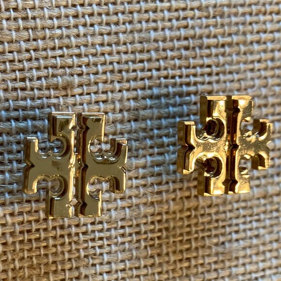 Tory Burch Iconic Logo Double T-Shape Stud Pierced Earrings - Picture 1 of 6